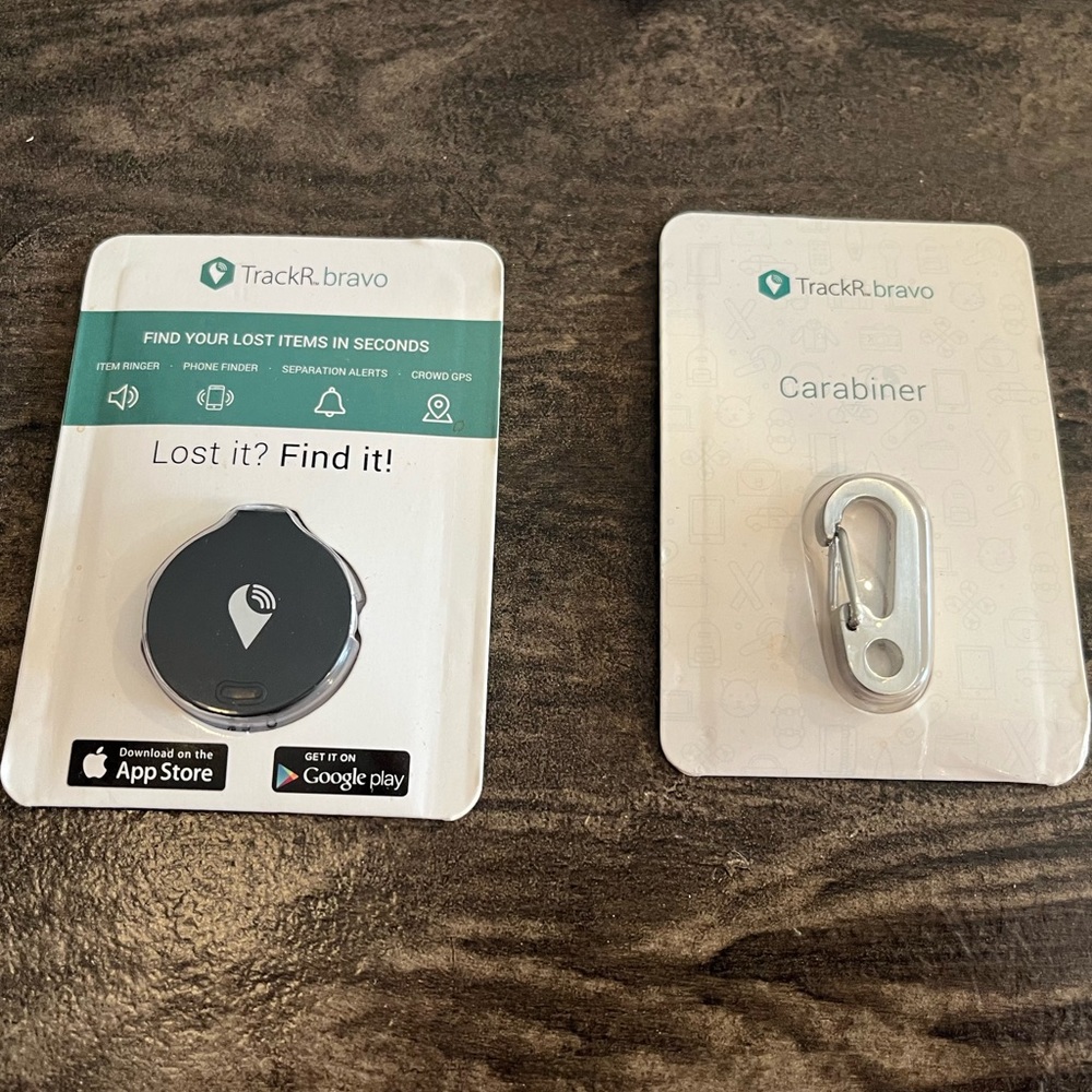 TrackRbravo tracker for Keys or Luggage. Carabiner included.